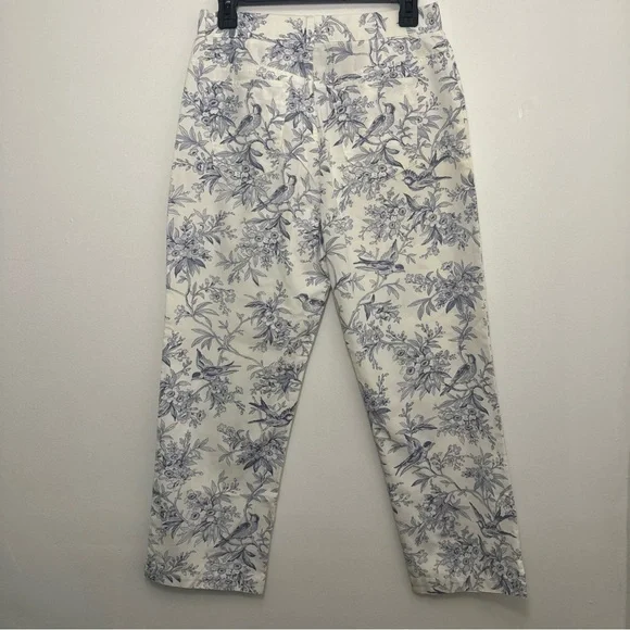 Ralph Lauren—White and Blue Floral Bird Cropped Trousers - Picture 7 of 8